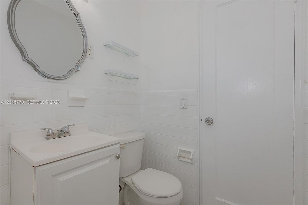 For Sale: $187,000 (1 beds, 1 baths, 577 Square Feet)