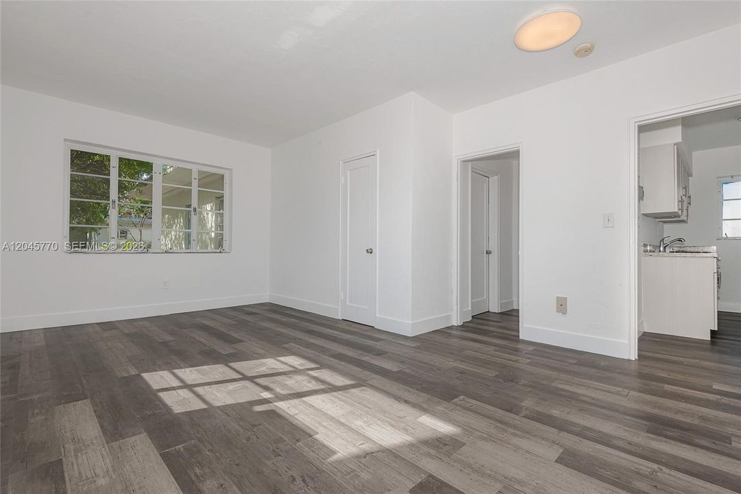 For Sale: $187,000 (1 beds, 1 baths, 577 Square Feet)