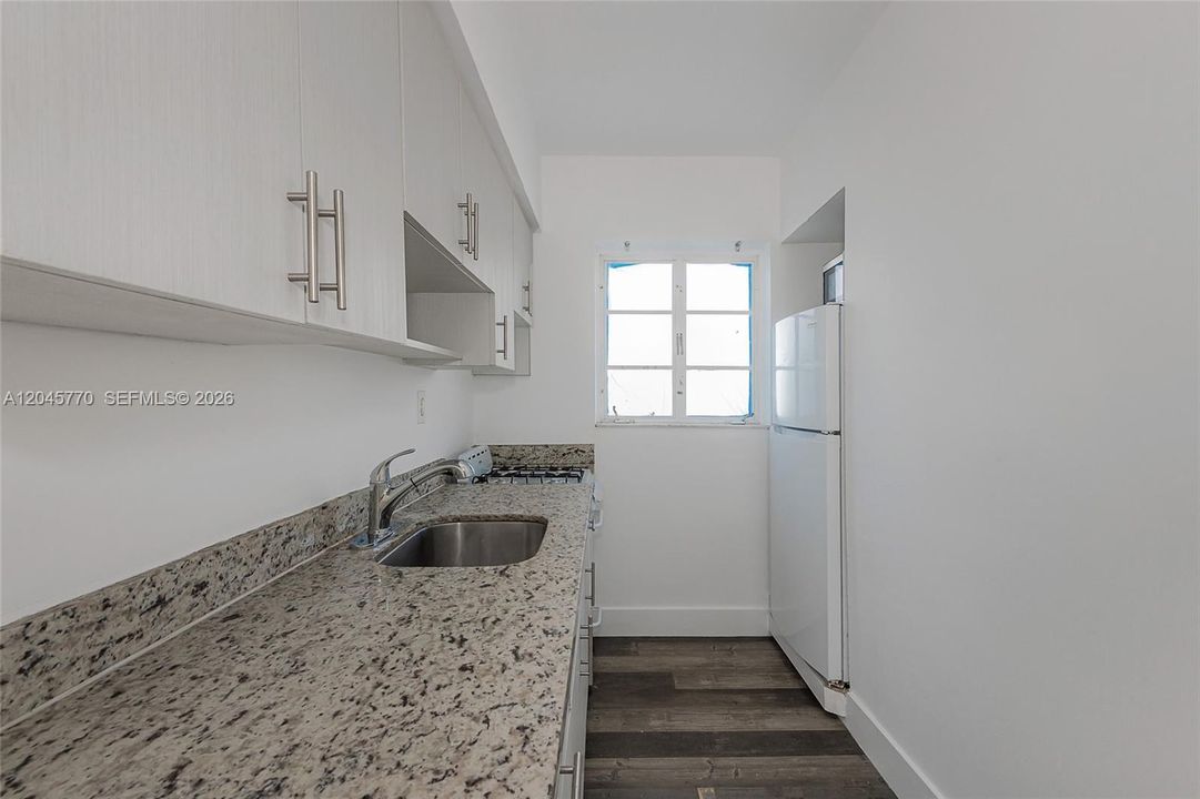 For Sale: $187,000 (1 beds, 1 baths, 577 Square Feet)