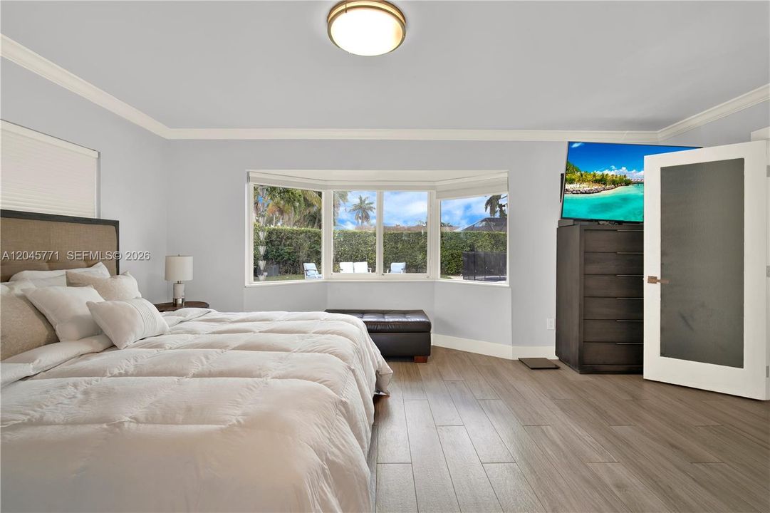 For Sale: $1,100,000 (3 beds, 2 baths, 2208 Square Feet)