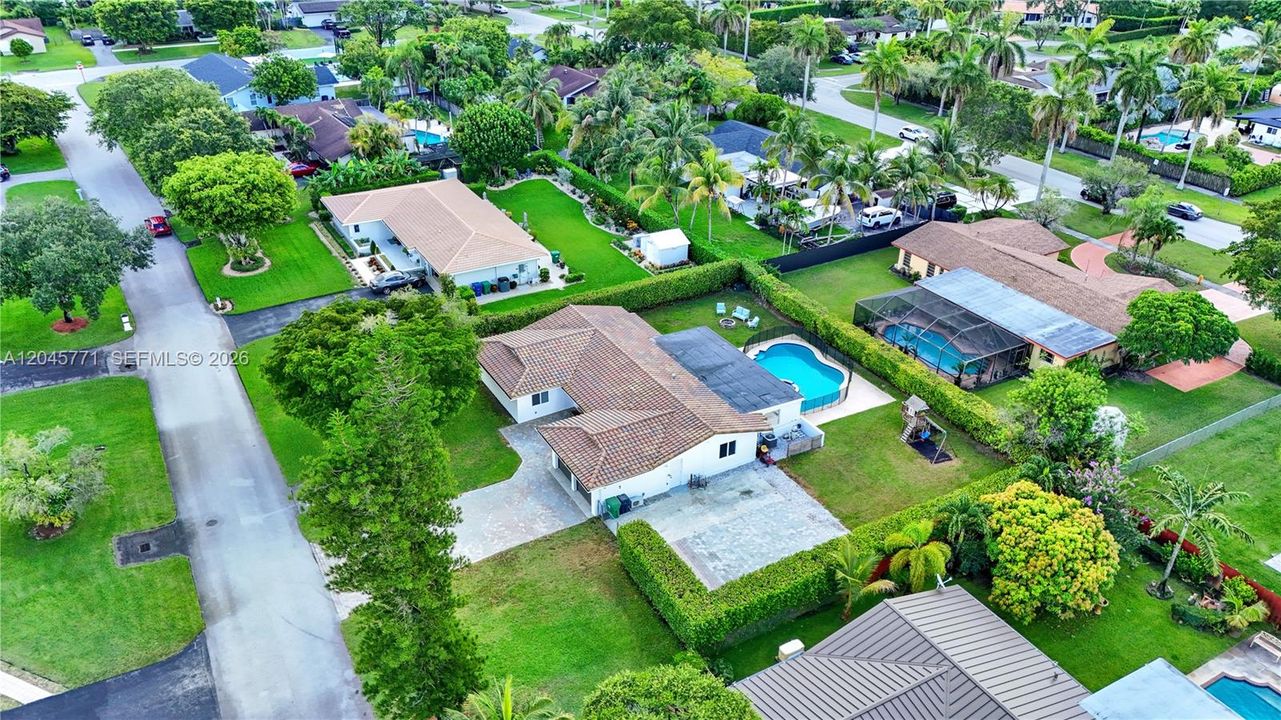 For Sale: $1,100,000 (3 beds, 2 baths, 2208 Square Feet)