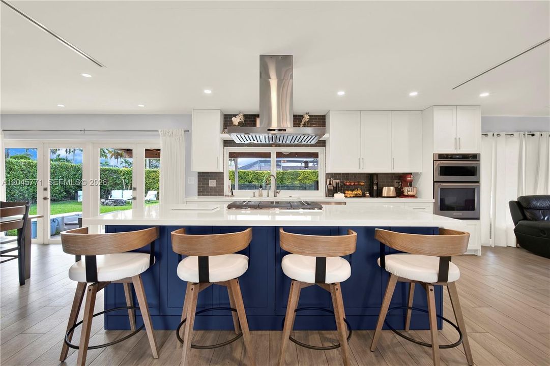 For Sale: $1,100,000 (3 beds, 2 baths, 2208 Square Feet)