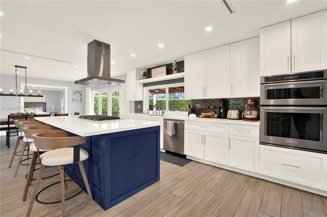 For Sale: $1,100,000 (3 beds, 2 baths, 2208 Square Feet)
