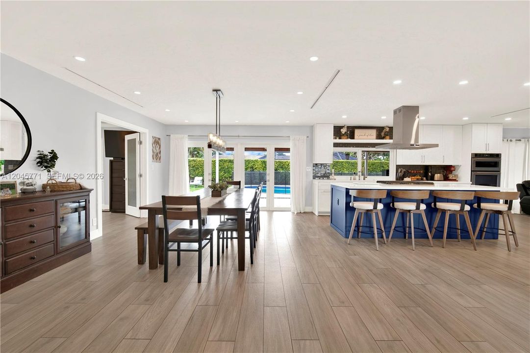 For Sale: $1,100,000 (3 beds, 2 baths, 2208 Square Feet)