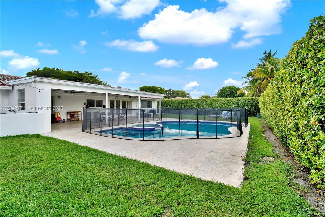 For Sale: $1,100,000 (3 beds, 2 baths, 2208 Square Feet)