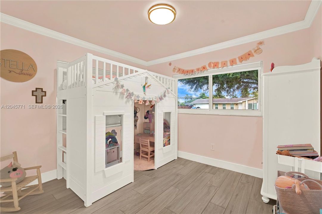 For Sale: $1,100,000 (3 beds, 2 baths, 2208 Square Feet)