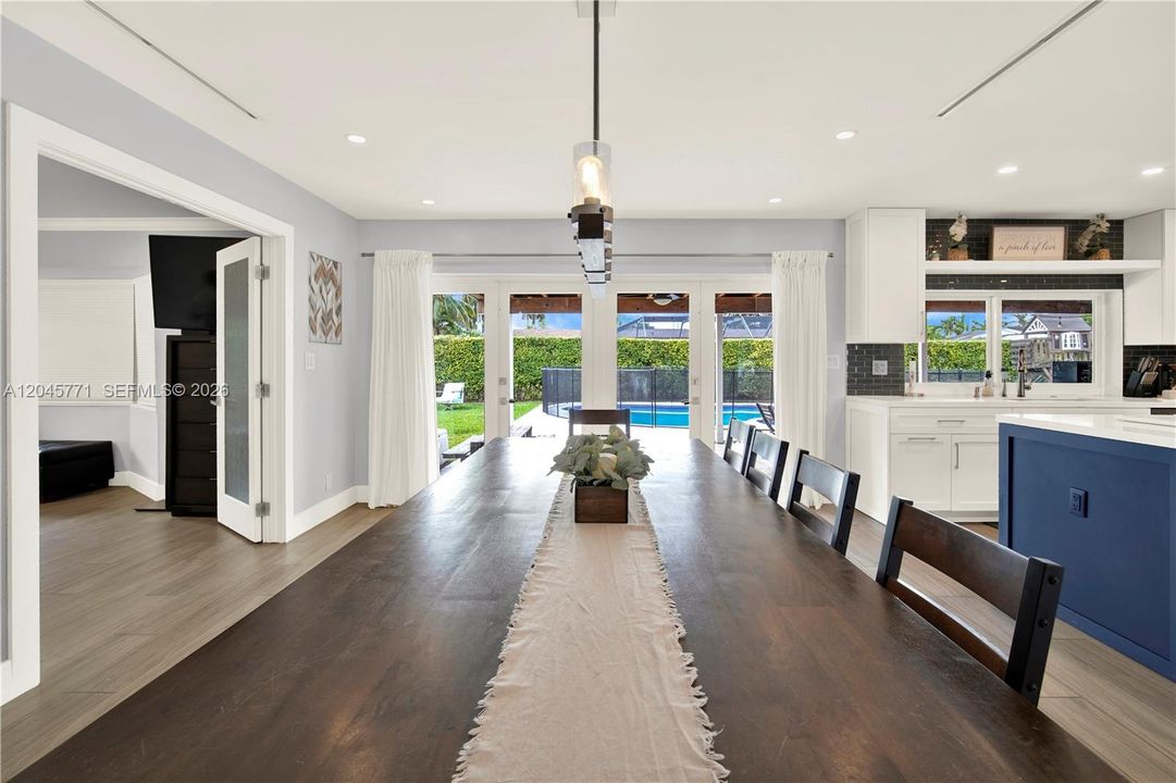 For Sale: $1,100,000 (3 beds, 2 baths, 2208 Square Feet)