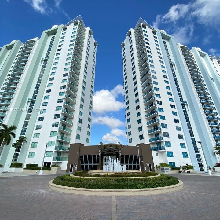 В аренду: $2,900 (2 спален, 2 ванн, 1165 Квадратных фут)