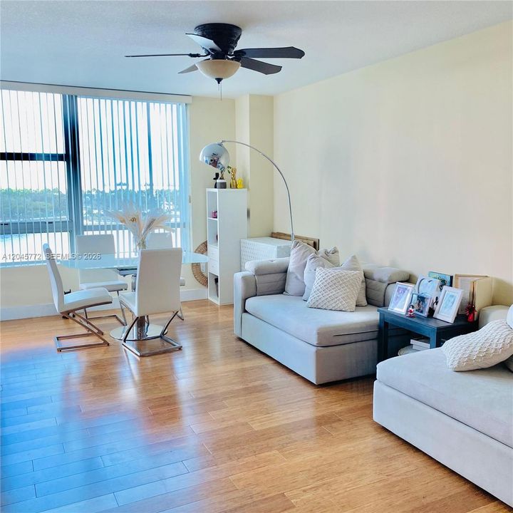 В аренду: $2,900 (2 спален, 2 ванн, 1165 Квадратных фут)