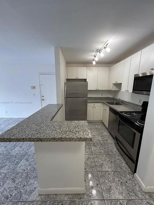 В аренду: $1,900 (1 спален, 1 ванн, 734 Квадратных фут)