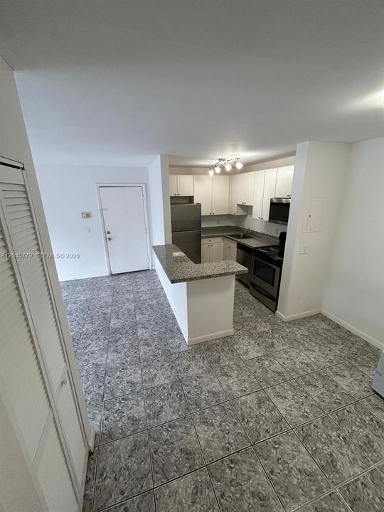 В аренду: $1,900 (1 спален, 1 ванн, 734 Квадратных фут)