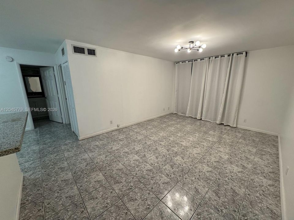 В аренду: $1,900 (1 спален, 1 ванн, 734 Квадратных фут)