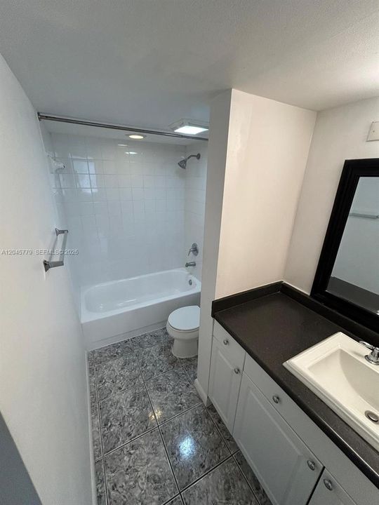 В аренду: $1,900 (1 спален, 1 ванн, 734 Квадратных фут)