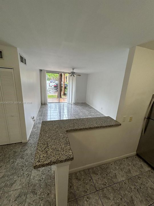 В аренду: $1,900 (1 спален, 1 ванн, 734 Квадратных фут)