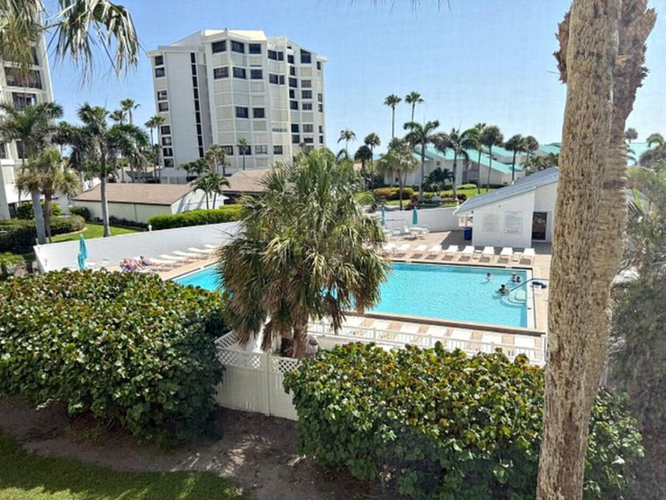 BEAUTIFUL VIEWS OF POOL