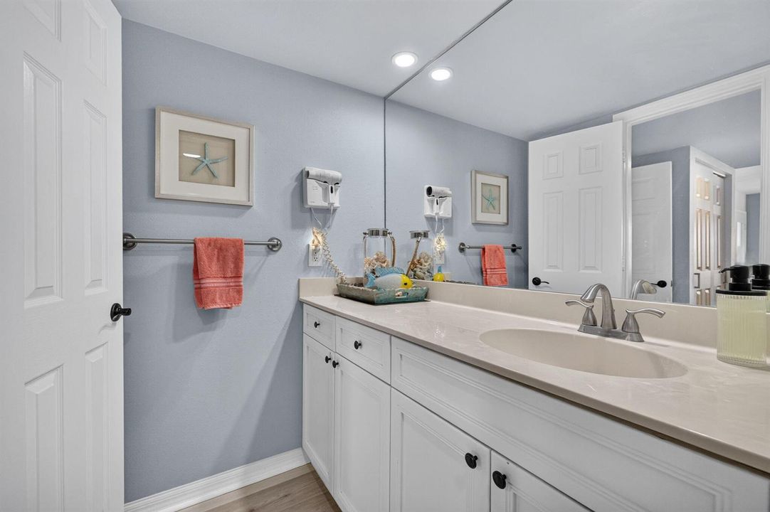 MASTER VANITY