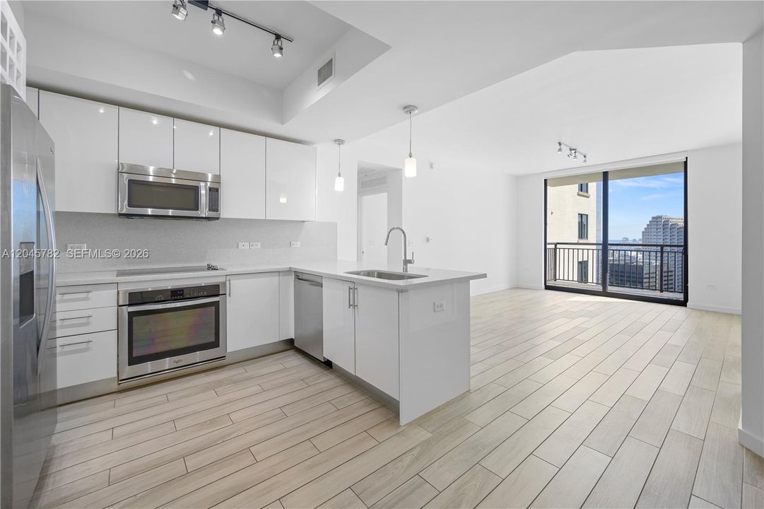 For Rent: $4,500 (2 beds, 2 baths, 1097 Square Feet)