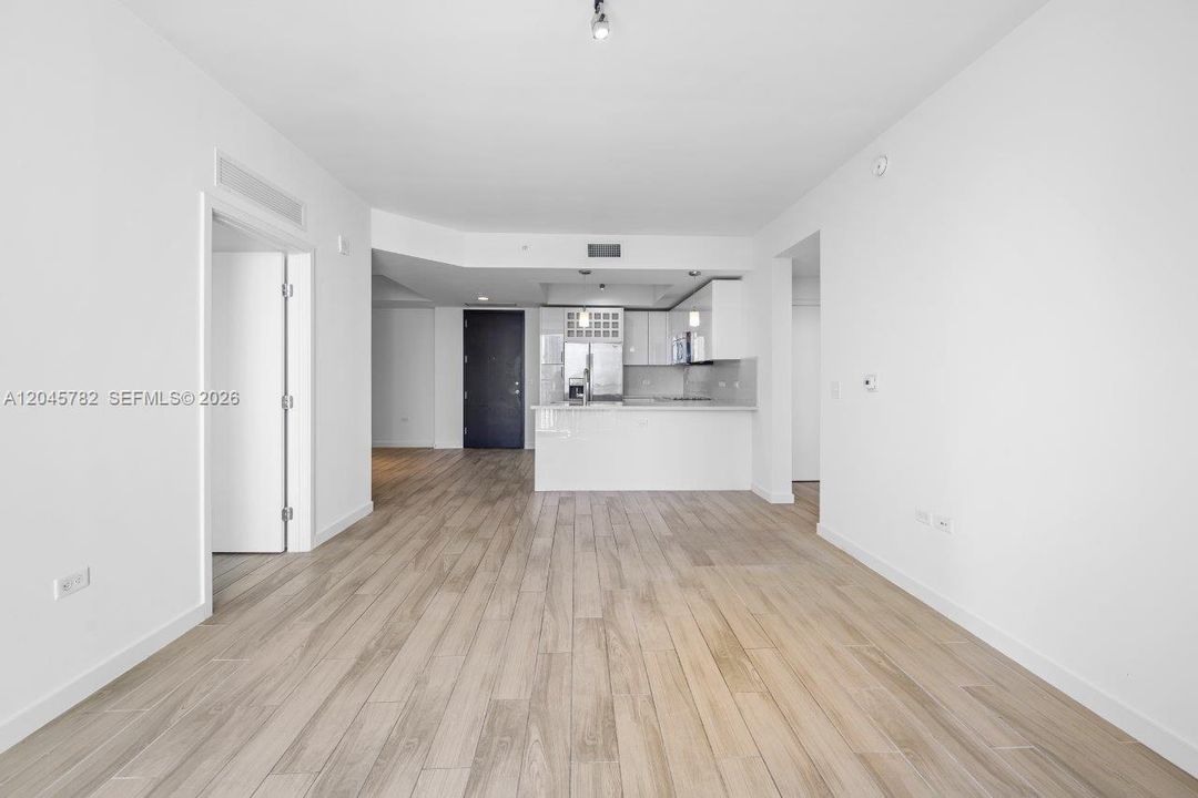 For Rent: $4,500 (2 beds, 2 baths, 1097 Square Feet)