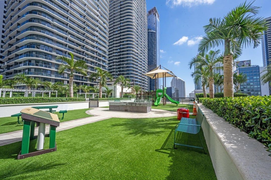 For Rent: $4,500 (2 beds, 2 baths, 1097 Square Feet)