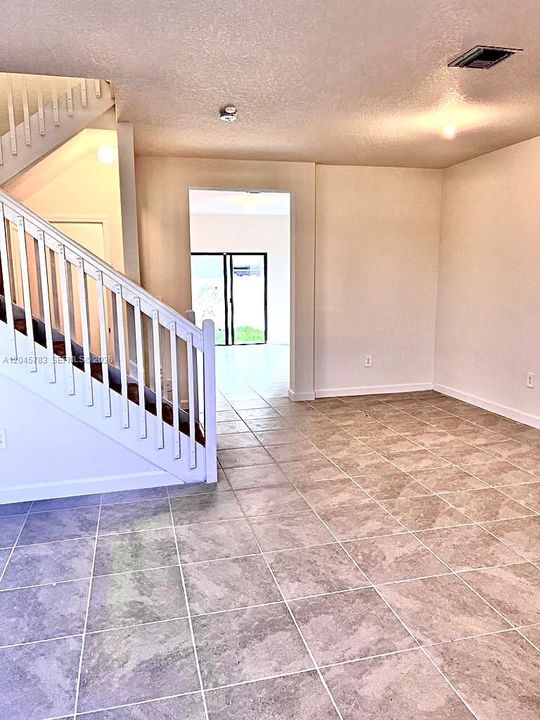 For Rent: $3,100 (3 beds, 2 baths, 1650 Square Feet)