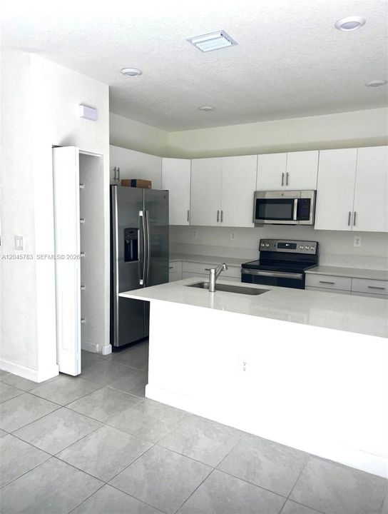 For Rent: $3,100 (3 beds, 2 baths, 1650 Square Feet)