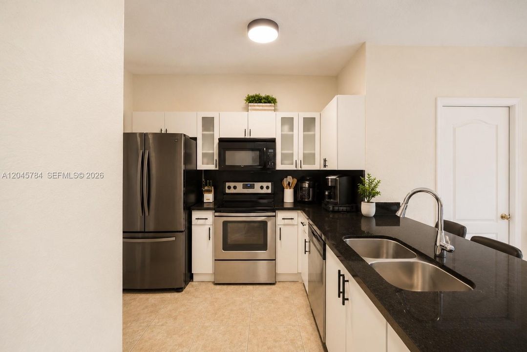For Rent: $3,600 (3 beds, 2 baths, 1650 Square Feet)