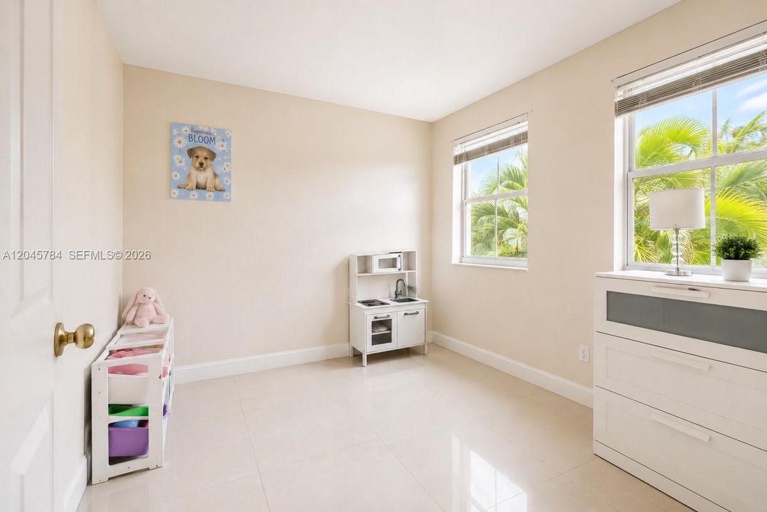 For Rent: $3,600 (3 beds, 2 baths, 1650 Square Feet)