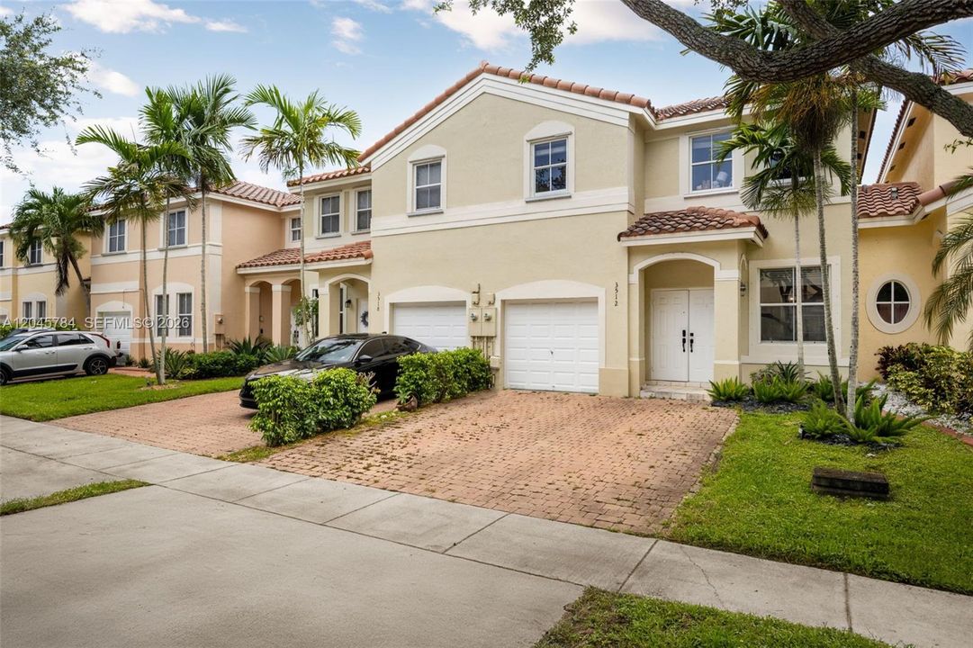 For Rent: $3,600 (3 beds, 2 baths, 1650 Square Feet)