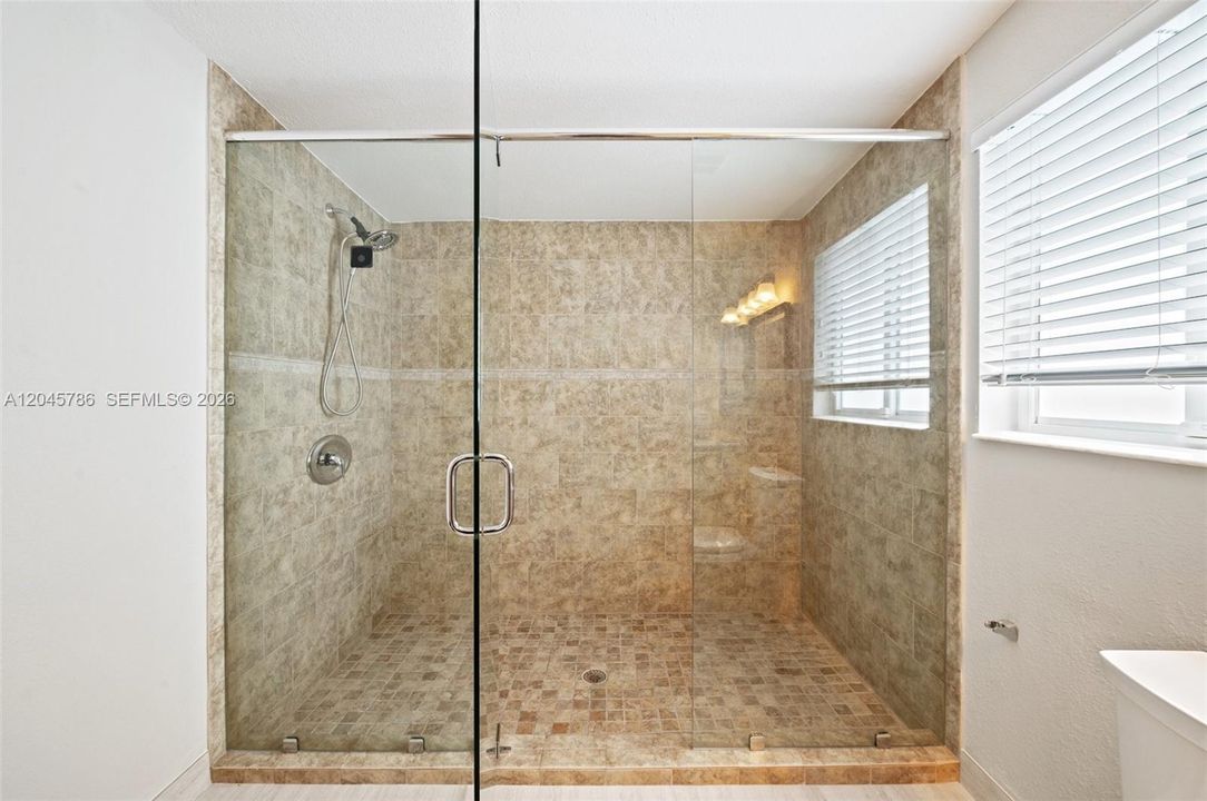 For Sale: $699,000 (2 beds, 2 baths, 1095 Square Feet)