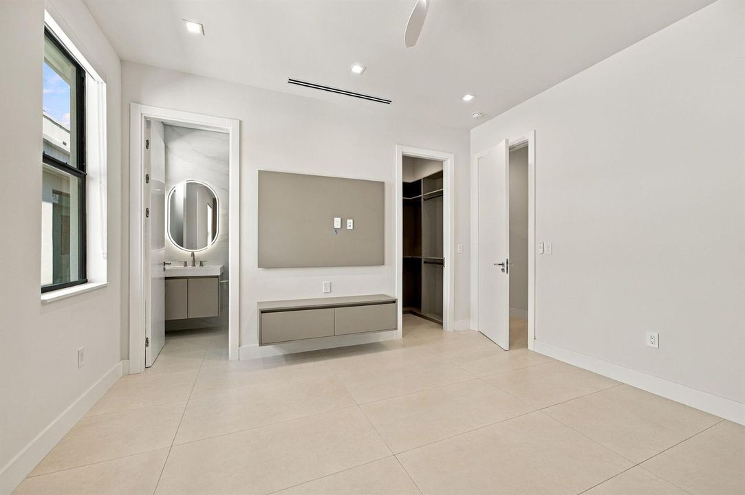27-web-or-mls-1015-ne-3rd-st