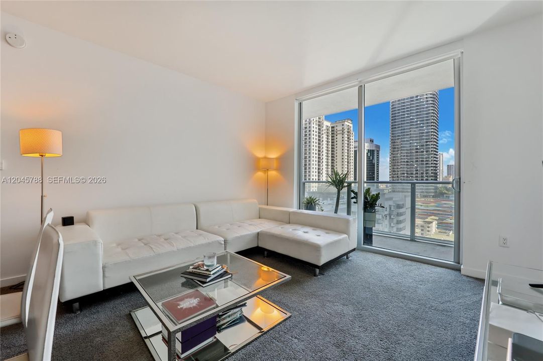 For Sale: $700,000 (2 beds, 2 baths, 910 Square Feet)