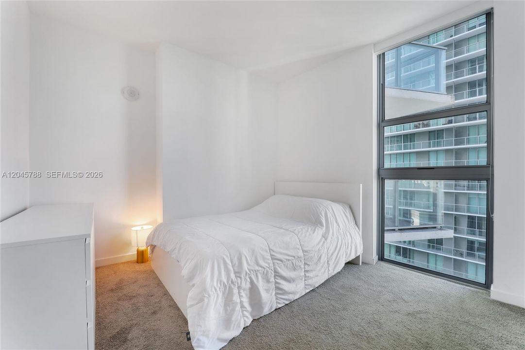 For Sale: $700,000 (2 beds, 2 baths, 910 Square Feet)