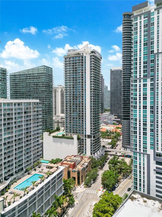 For Sale: $700,000 (2 beds, 2 baths, 910 Square Feet)