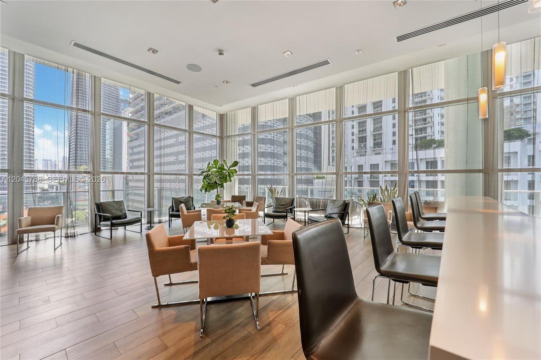 For Sale: $700,000 (2 beds, 2 baths, 910 Square Feet)