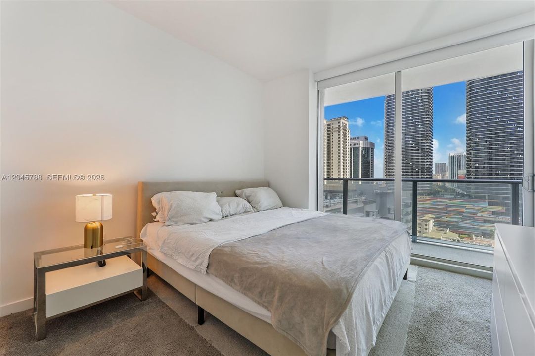 For Sale: $700,000 (2 beds, 2 baths, 910 Square Feet)