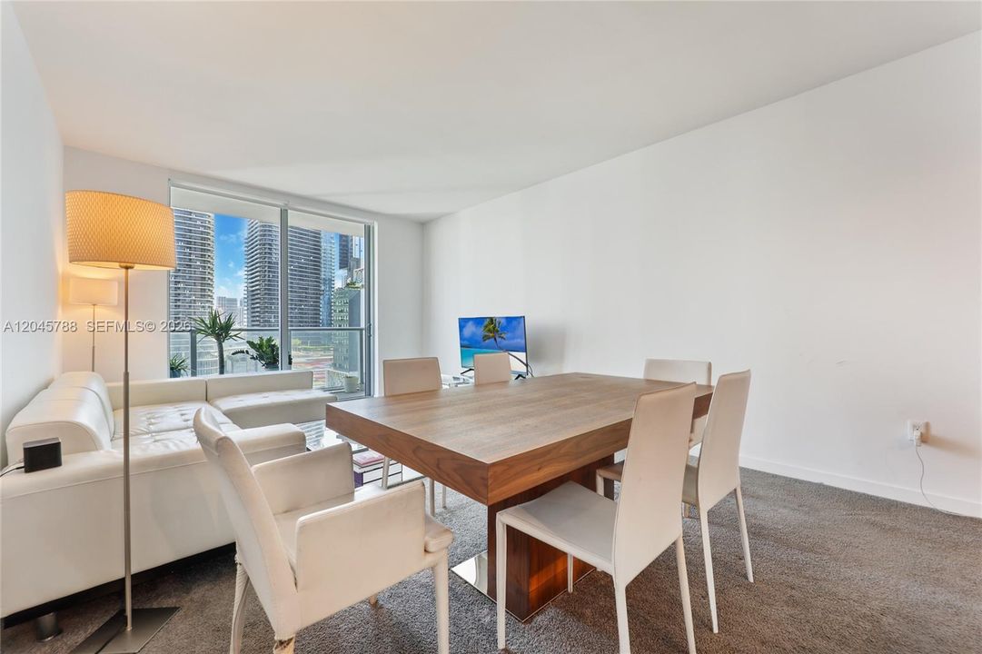 For Sale: $700,000 (2 beds, 2 baths, 910 Square Feet)