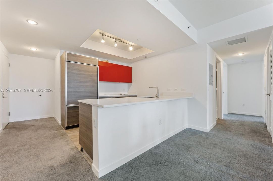 For Sale: $700,000 (2 beds, 2 baths, 910 Square Feet)