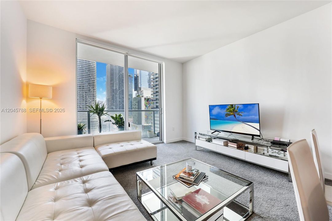 For Sale: $700,000 (2 beds, 2 baths, 910 Square Feet)