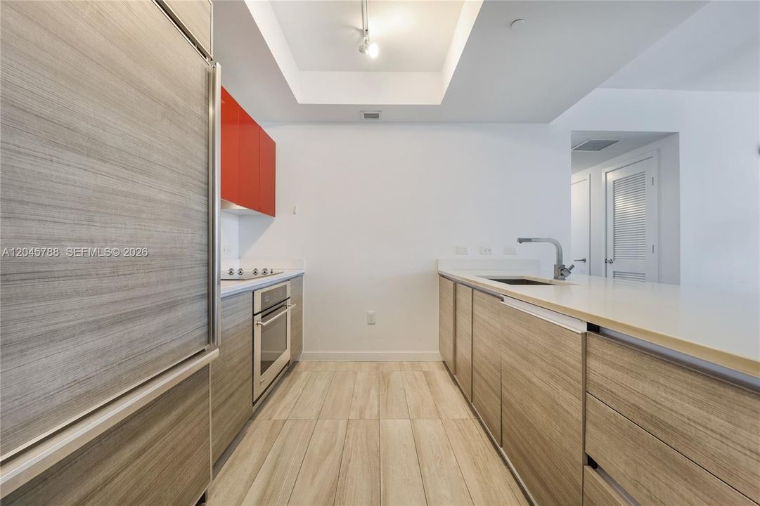 For Sale: $700,000 (2 beds, 2 baths, 910 Square Feet)