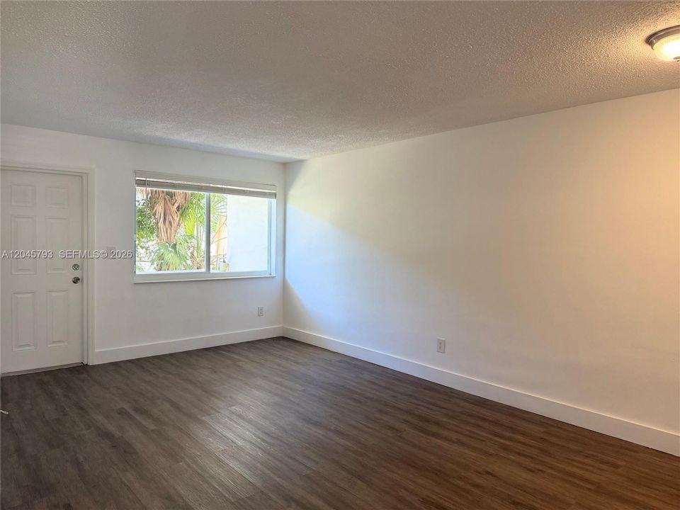 For Rent: $1,500 (1 beds, 1 baths, 668 Square Feet)