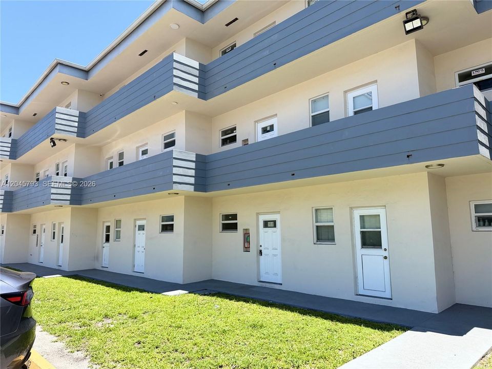 For Rent: $1,500 (1 beds, 1 baths, 668 Square Feet)