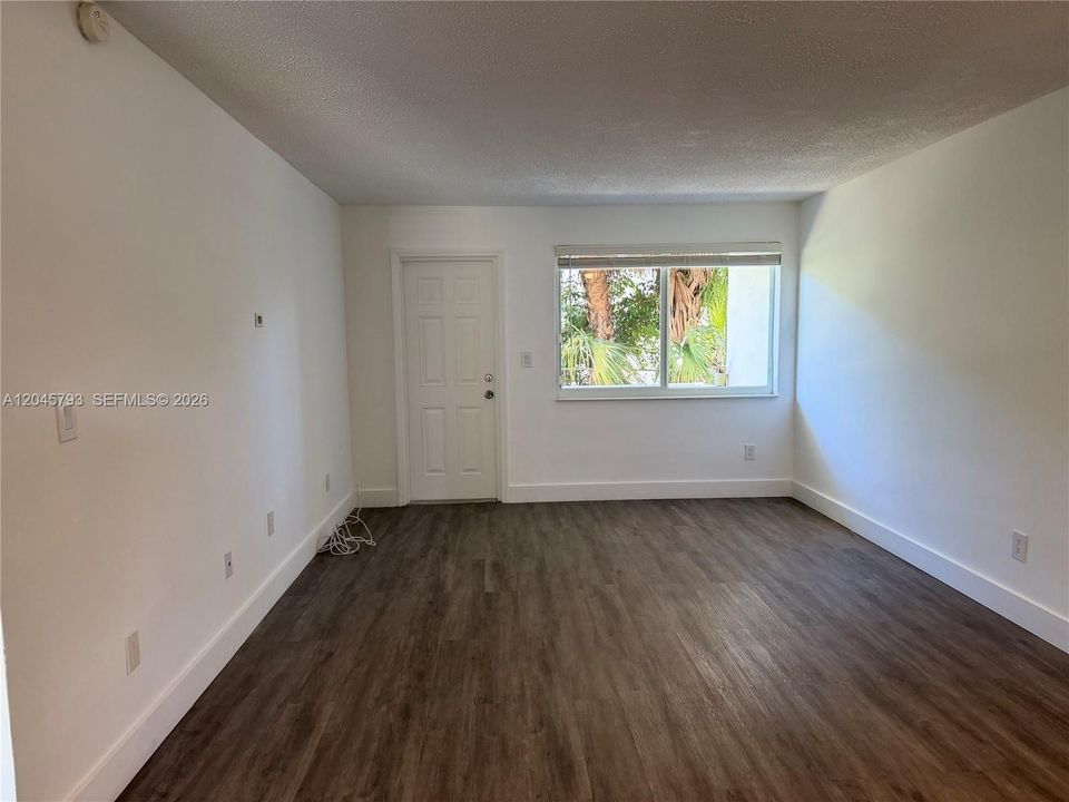 For Rent: $1,500 (1 beds, 1 baths, 668 Square Feet)