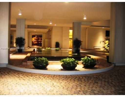 For Rent: $4,000 (2 beds, 2 baths, 1368 Square Feet)