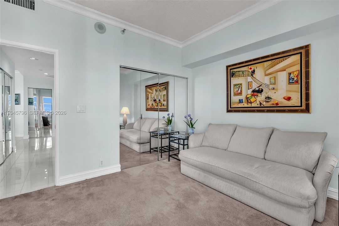 На продажу: $425,000 (2 спален, 2 ванн, 1361 Квадратных фут)
