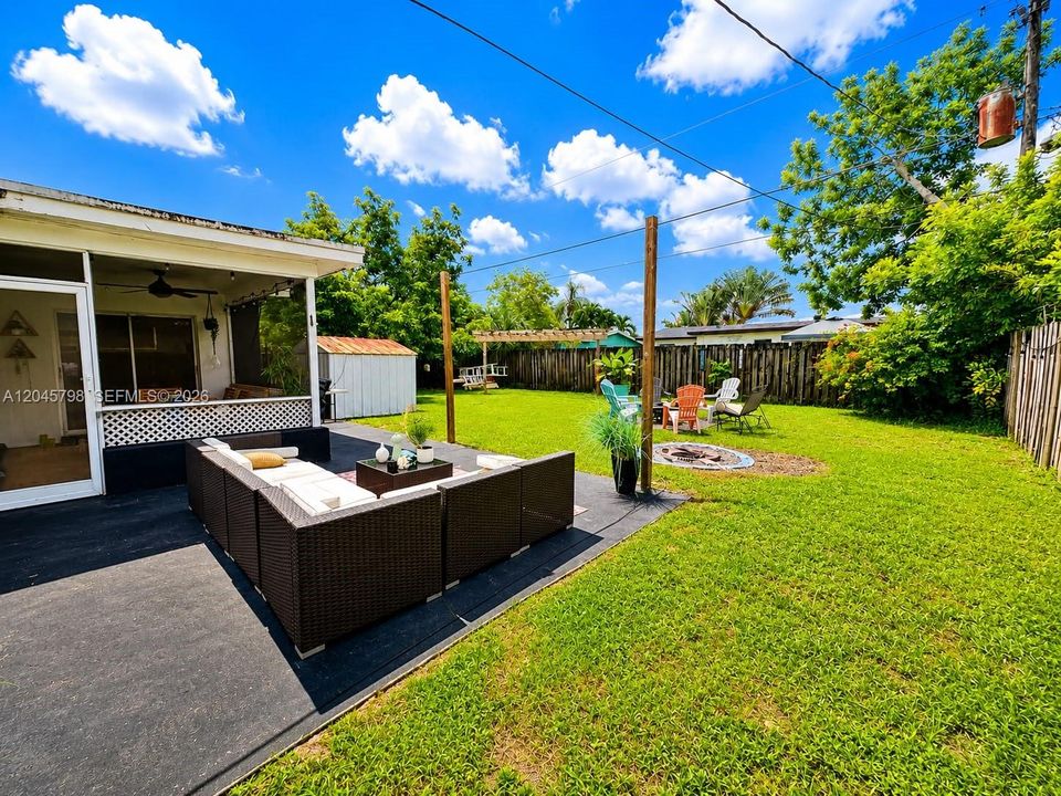 На продажу: $469,900 (3 спален, 1 ванн, 815 Квадратных фут)