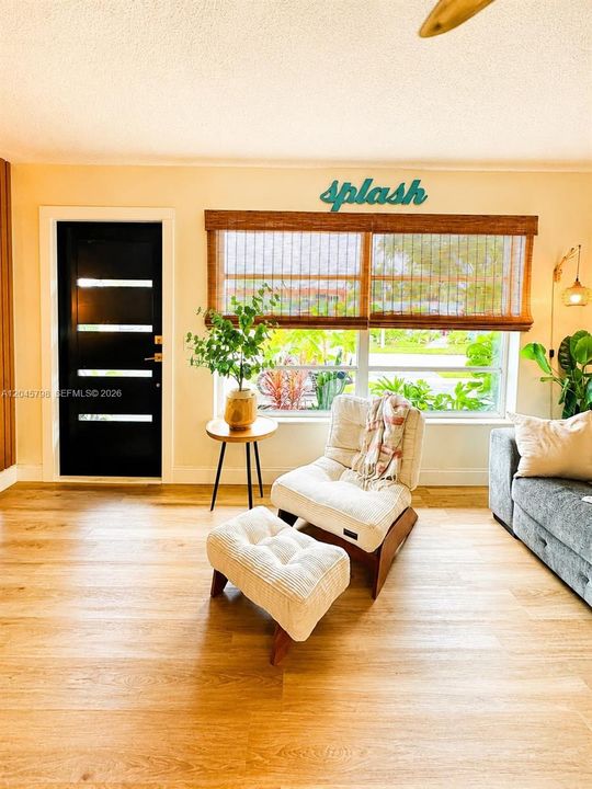 На продажу: $469,900 (3 спален, 1 ванн, 815 Квадратных фут)