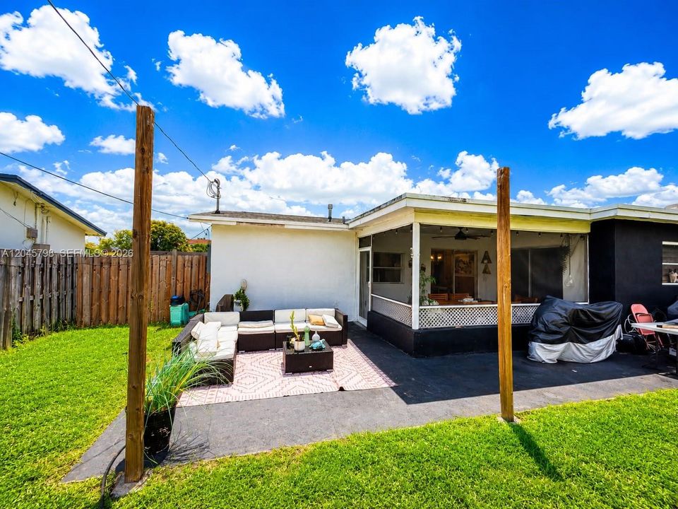 На продажу: $469,900 (3 спален, 1 ванн, 815 Квадратных фут)