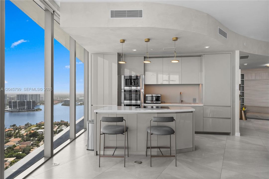 На продажу: $3,150,000 (2 спален, 2 ванн, 1645 Квадратных фут)