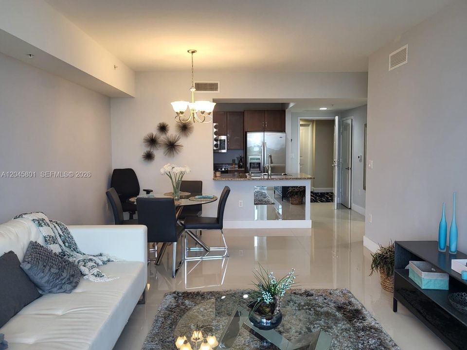В аренду: $2,500 (1 спален, 1 ванн, 805 Квадратных фут)