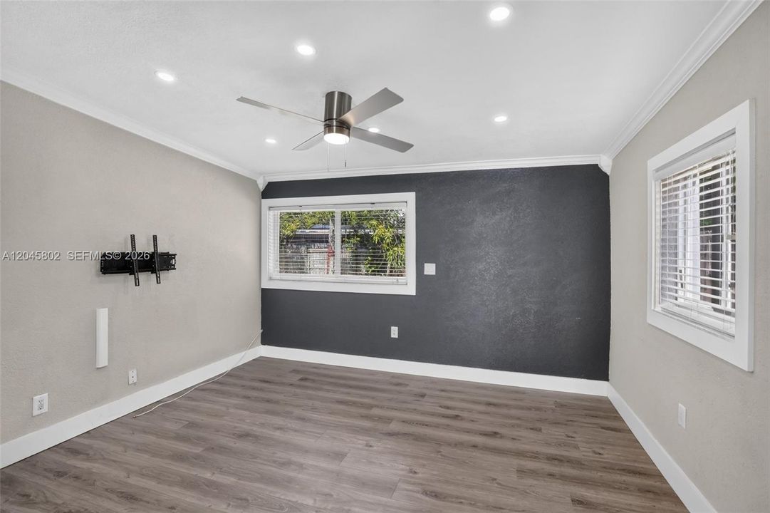 En Venta: $595,000 (3 camas, 2 baños, 1430 Pies cuadrados)